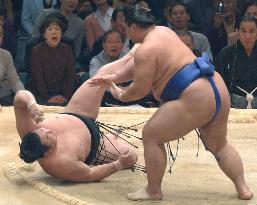 Chiyotaikai beaten to 10-3 in sumo tourney